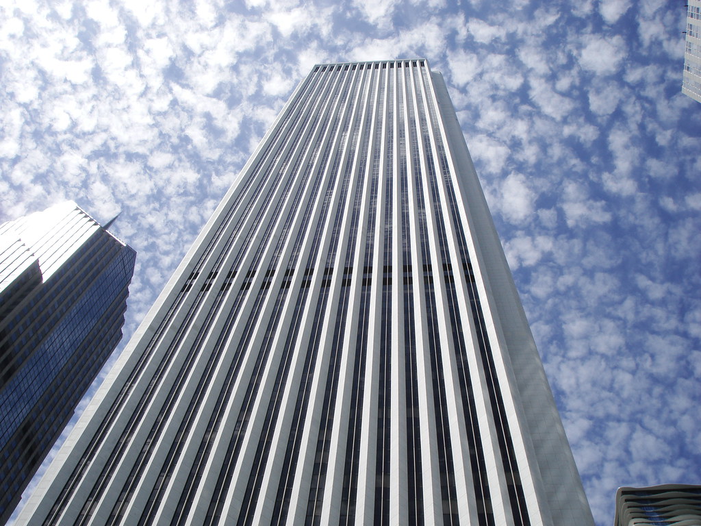 ساختمان aon center