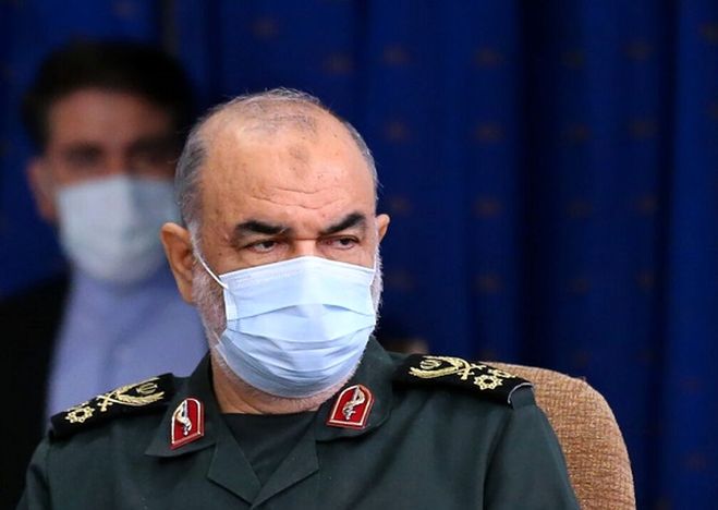 نبرد امروز دشمنان برای از بین بردن اعتماد به نفس ملت ما است