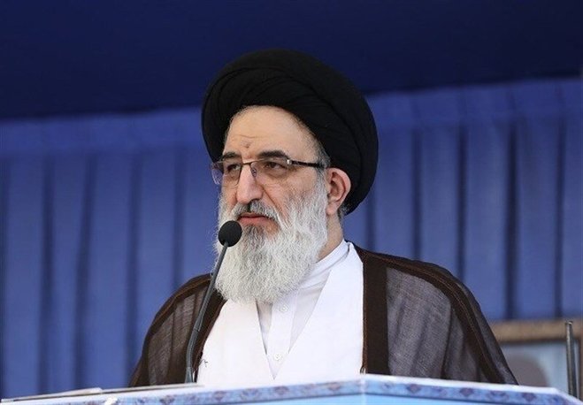 امام جمعه کرج:
احتمال این هست که رئیسی در کاخ سفید هم نماز بخواند
