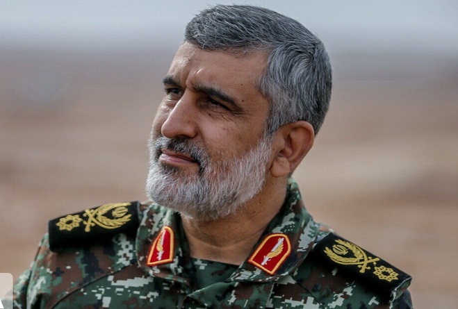 سردار حاجی‌زاده:
می‌توانیم همزمان ۶۰ فروند پهپاد را از پایگاه زیرزمینی به پرواز در آوریم