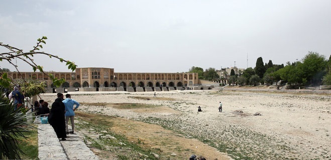 تشنگی ۴۰۰ هزار اصله درخت کهن در مسیر زاینده رود