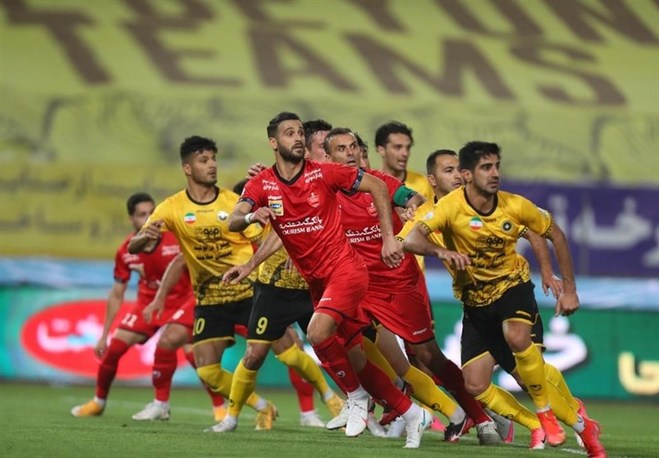 پرسپولیس و سپاهان همچنان در کورس قهرمانی