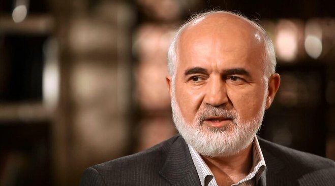 احمد توکلی: بسیاری از اصولگرایان برای گرفتن امتیاز دور رئیسی جمع شده‌اند