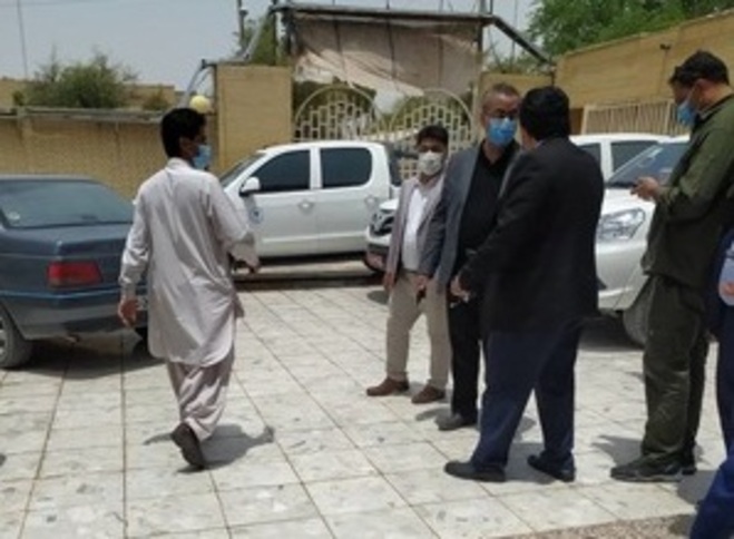حضور بدون ماسکِ جهانپور در لابی یک هتل  تصویـــر