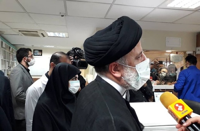 بازدید رئیسی از داروخانه ۲۹ فروردین ارتش