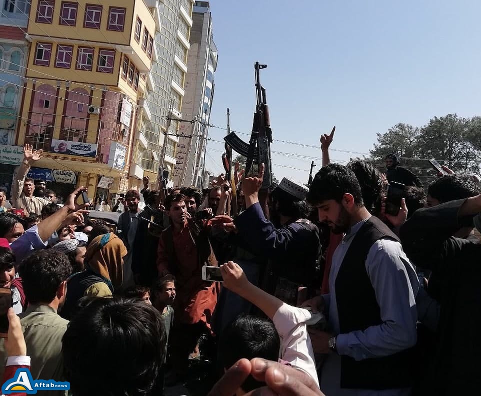 تصاویر/ مجازات قرون وسطایی سارقان توسط طالبان