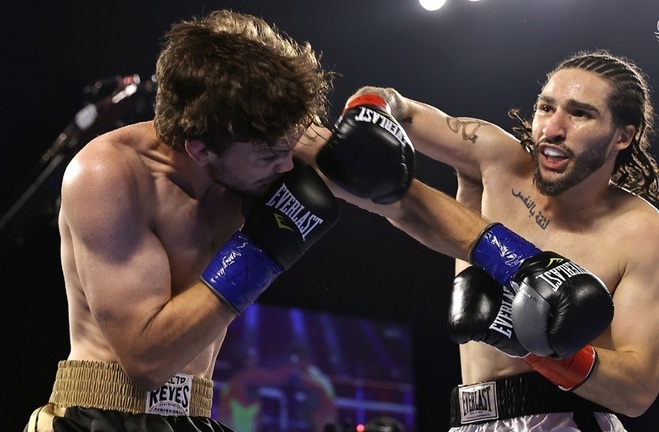 ویدئو  پیروزی نوه محمد علی کلی در اولین مسابقه حرفه‌ای