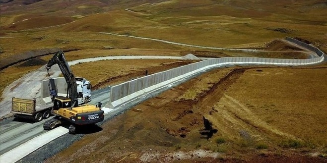 فیلم  دیوارکشیدن ترکیه در مرز ایران برای مقابله با مهاجران افغان