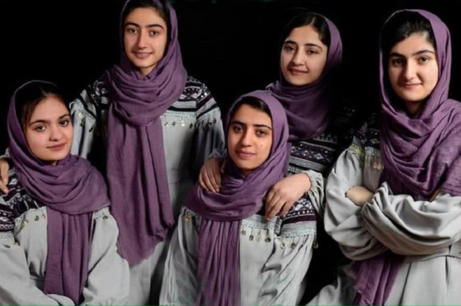 نجات نیمی از تیم رباتیک دختران افغانستان از دست طالبان