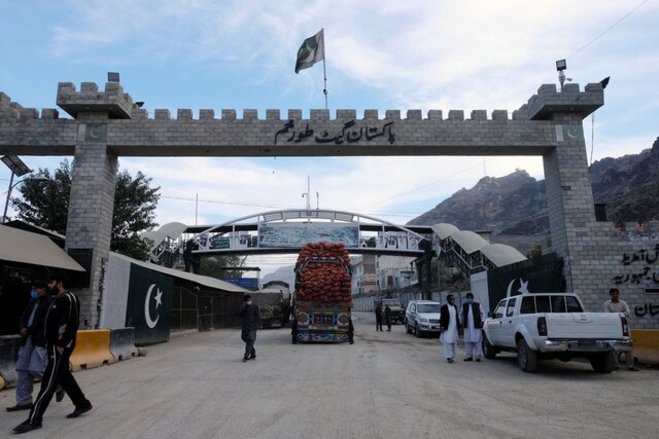 بازگشایی گذرگاه مرزی با افغانستان را که به دست طالبان افتاده بود