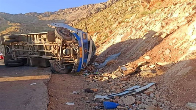 ۱۹کشته و زخمی در پی سقوط مینی‌بوس در کردستان