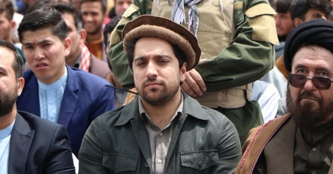 بازدید احمد مسعود از خط مقدم جبهه جنگ با طالبان  عکس