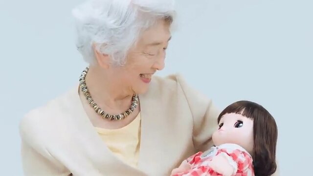 پایان تنهایی مادربزرگ‌ها و پدربزرگ‌های ژاپنی با آمدن نوه رباتیک!