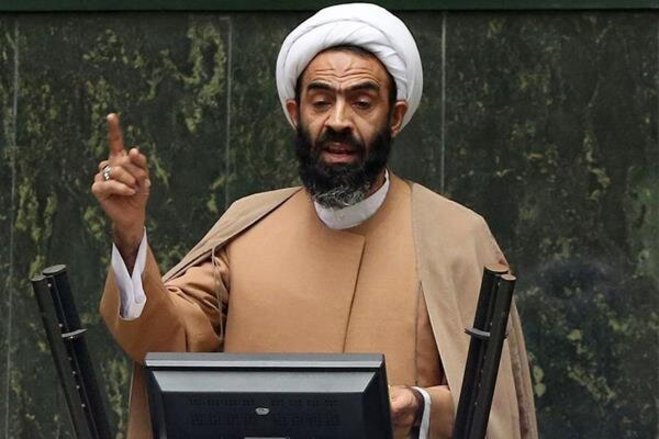 کنایه نماینده مجلس به مرخصی یک زندانی معروف