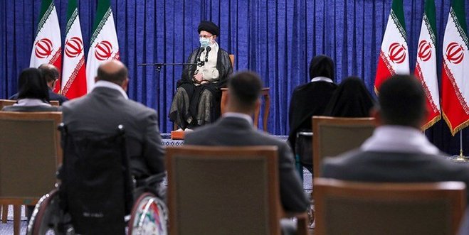 رهبر انقلاب: قهرمان‌های ورزشی آموزگاران ایستادگی، امید و نشاطند