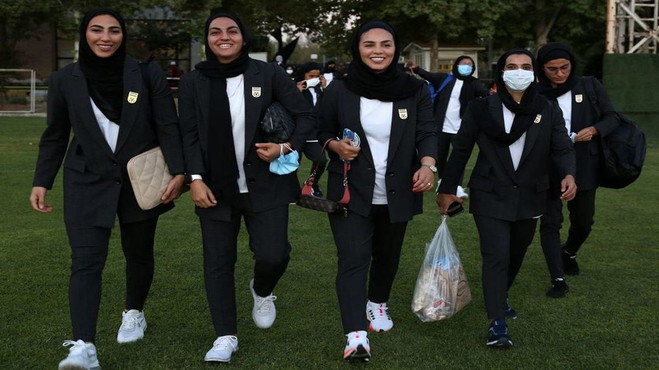 واکنش تند نماینده مجلس به لباس تیم فوتبال زنان!