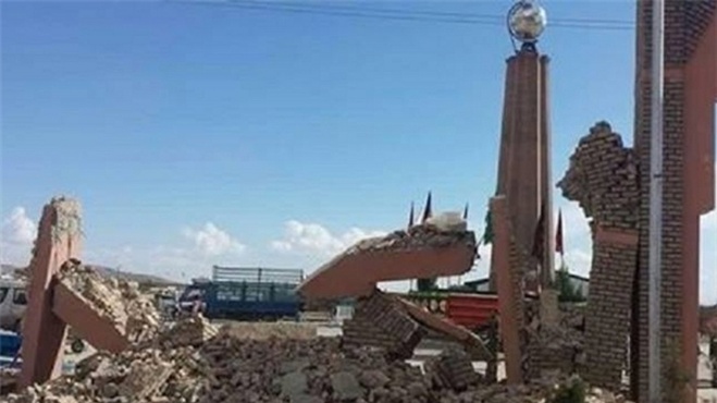 تخریب دروازه فرهنگ و تمدن اسلامی در غزنی توسط طالبان  عکس