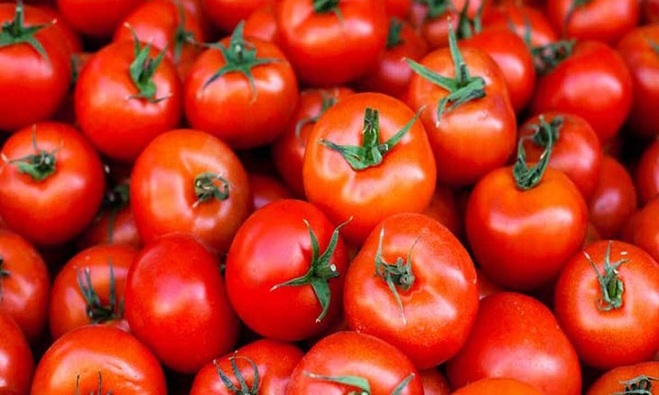 عجیب‌ترین عوارض مصرف گوجه فرنگی با برخی مواد غذایی