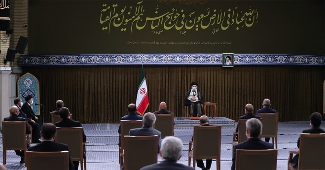 تنها زن حاضر در دیدار هیات دولت رئیسی با رهبر انقلاب   عکس