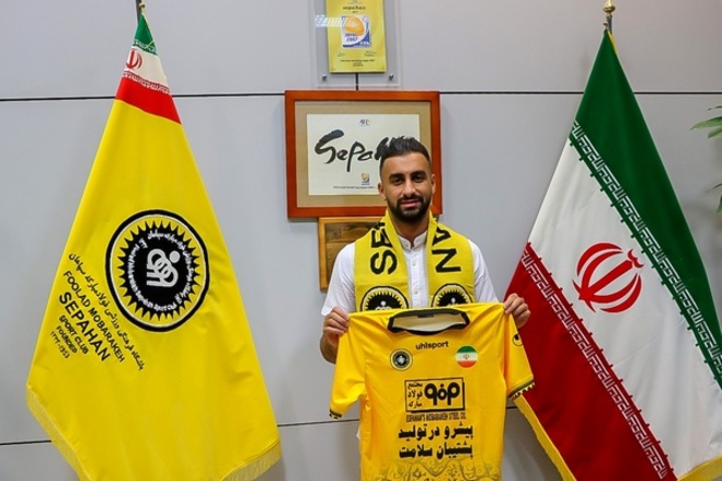 مهدی‌زاده با سپاهان تمدید کرد