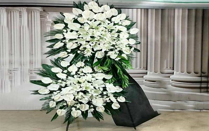 سبد گل پایه دار با گلایل و لیلیوم؛ معرفی دو نوع اصلی تاج گل سبد گل پایه دار با گلایل و لیلیوم؛ معرفی دو نوع اصلی تاج گل