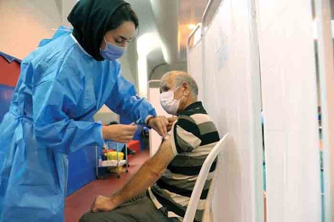 آغاز واکسیناسیون در ایستگاه‌های مترو تهران | فعالیت یک مرکز تزریق خودرویی و ۵ ایستگاه