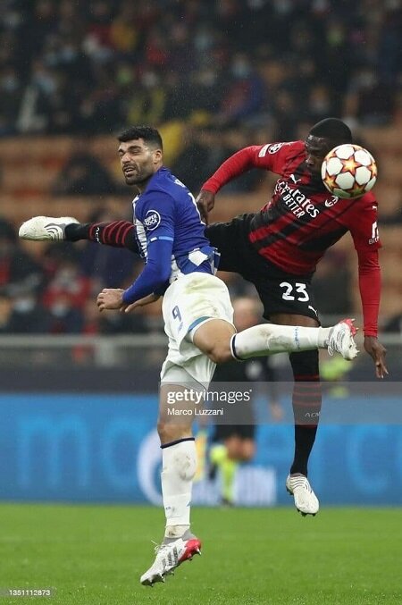 عکس | چهره جالب طارمی در برخورد با ستاره میلان عکس | چهره جالب طارمی در برخورد با ستاره میلان