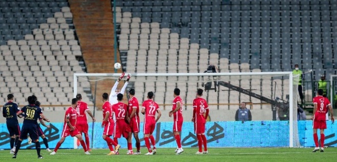 پیروزی گل‌گهر مقابل پرسپولیس در نیمه اول