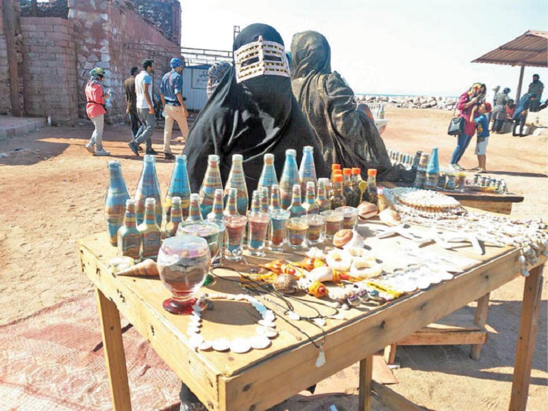 هنوز خاک هرمز را می‌فروشند