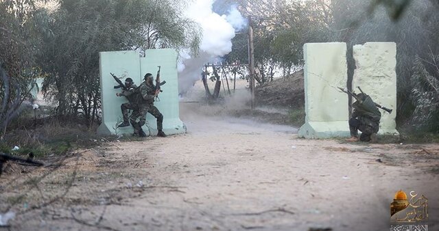 برگزاری مانور نظامی گردانهای قسام در غزه برگزاری مانور نظامی گردانهای قسام در غزه