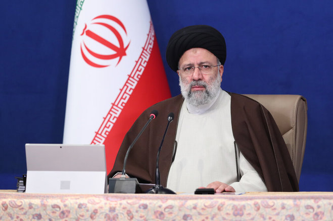 رئیسی: حقوق های نجومی قابل تحمل نیست
