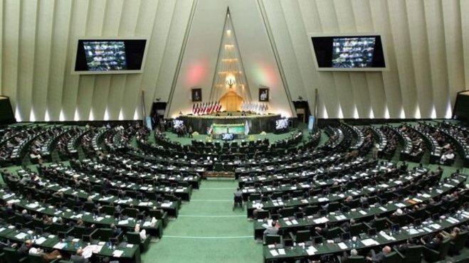 چه کسانی نمی توانند بیش از یک شغل داشته باشند؟