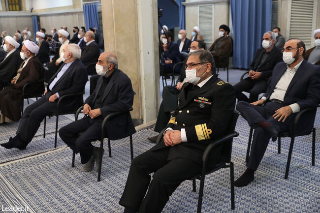 عکس| ظریف و شریعتمداری، کنار هم در جلسه با رهبری عکس| ظریف و شریعتمداری، کنار هم در جلسه با رهبری