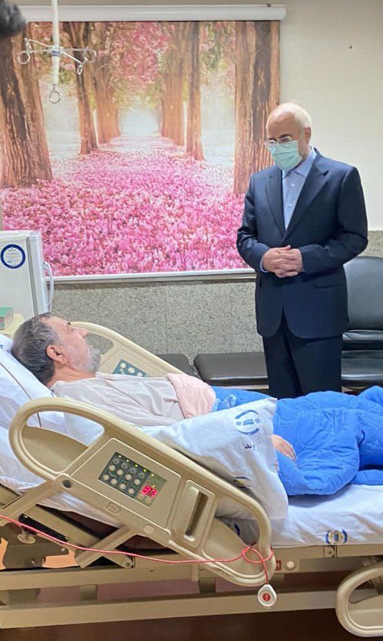 تصویری از محسن رضایی روی تخت بیمارستان تصویری از محسن رضایی روی تخت بیمارستان