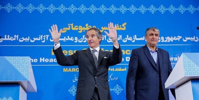 حملات تند شریعتمداری به سفر گروسی به تهران: جاسوس است؛ همه را به اسرائیل می‌گوید