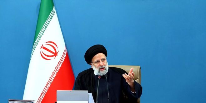رییس جمهور:
از مواضع خود عقب‌نشینی نمی‌کنیم