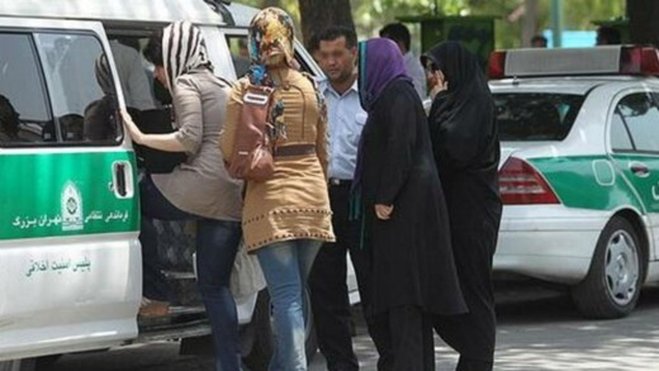 روزنامه اصولگرا: وضعیت حجاب چیزی بیشتر از فاجعه است  گشت ارشاد خودش به ارشاد نیاز دارد