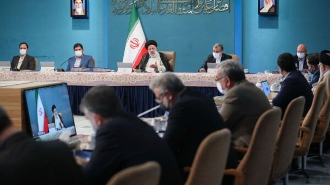 رئیس جمهور در جلسه هیات دولت:
اقدام سلیقه‌ای در بحث حجاب و عفاف مردود است