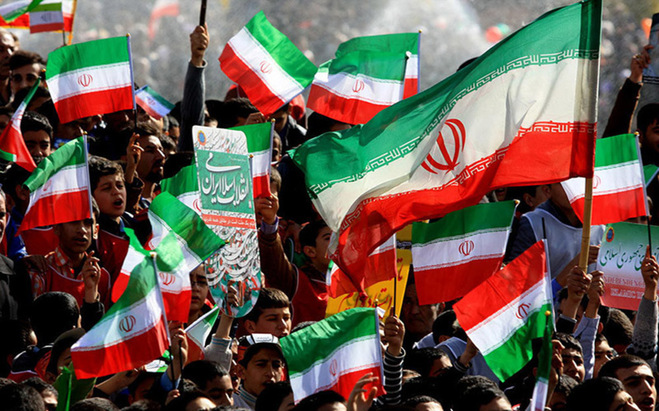 کل اپوزیسیون ایران، ۱۰ هزار نفـر نیستند   سرود «سلام فرمانده» رفراندوم بود   ضعیف‌تر از آنید که عرض اندام کنید!
