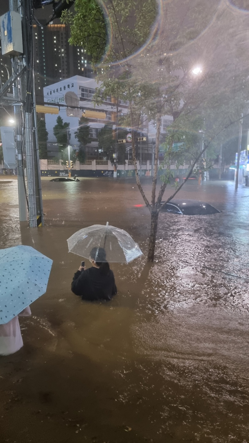 بی‌سابقه‌ترین بارندگی دهه اخیر، سئول را غرق کـرد! +تصویر