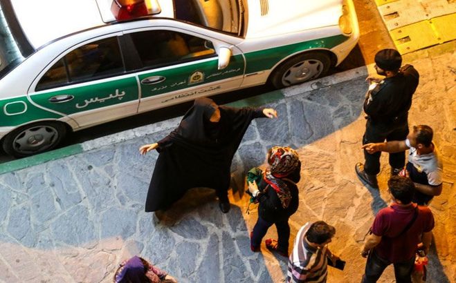 رفاهتان کم شد، نباید چـادر را دور بیندازید  کلیپ‌های جیغ زدن زنان، ساختگی است  مگر می شود قانون اجباری نباشد؟!