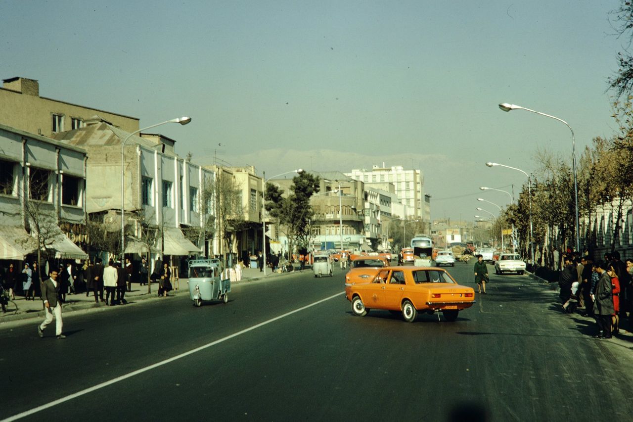 تصویـری زیرخاکی از روزمرگی دهه ۴۰ در تهـران!