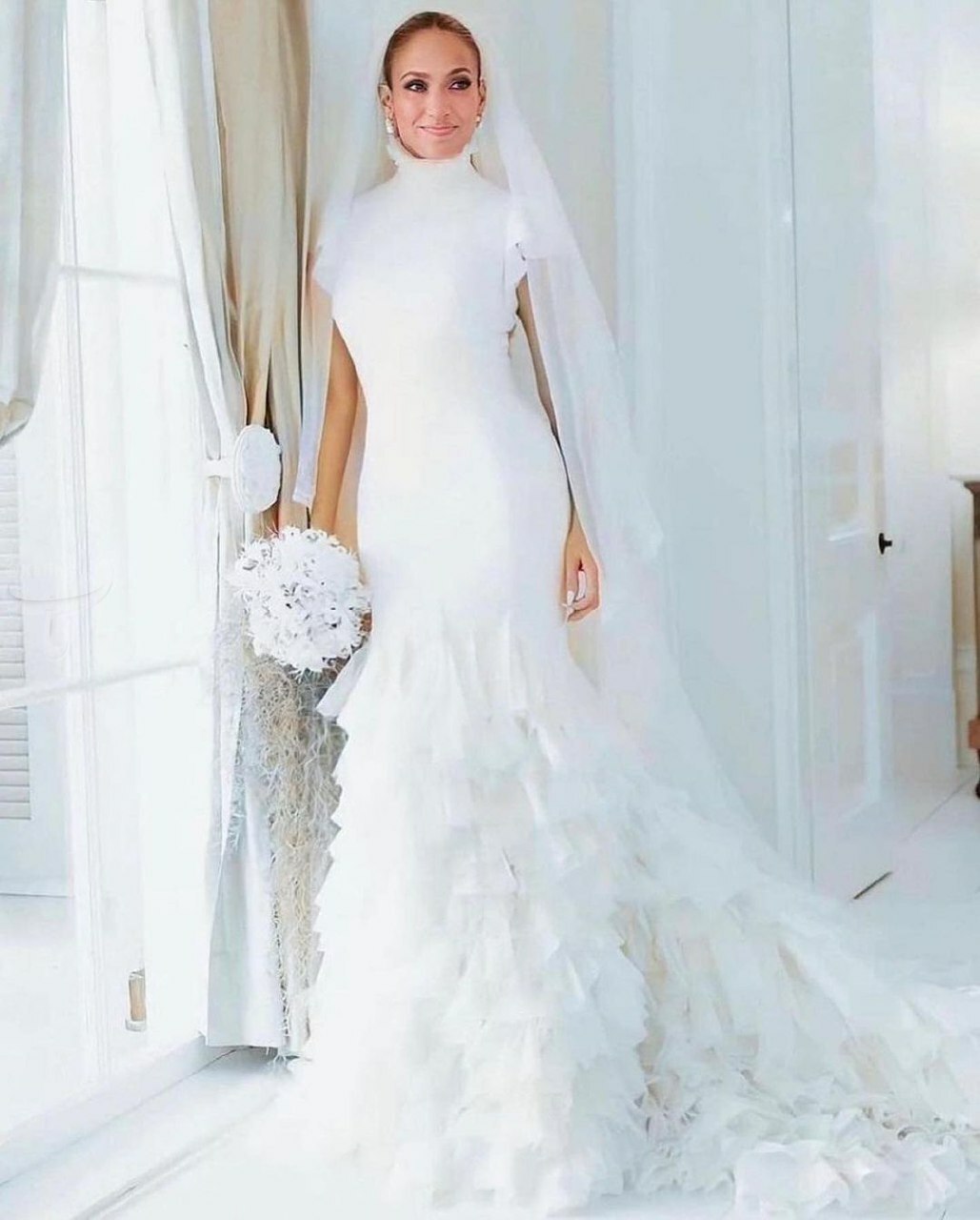 تصـاویر رسمی از مراسم ازدواج جنیفر لوپز با ۳ مدل لباس عروس