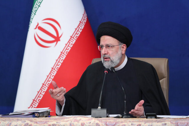 رئیسی خطاب به نخبگان: با ناملایمت‌ها صحنه را خالی نکنید   دشمن به دنبال جذب مغزهاست