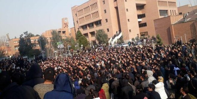 رئیس دانشگاه شریف عذرخواهی کرد