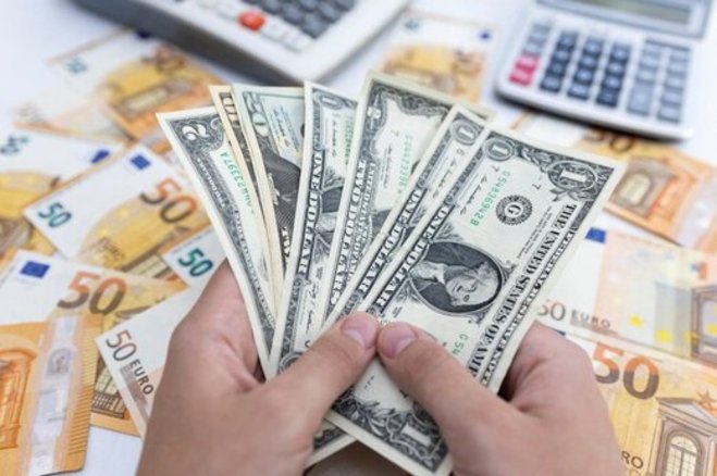 دلار گوی سبقت را از یورو ربود