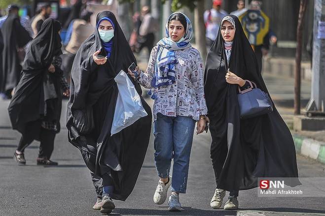 تصاویری قابل تامل از دختران در تجمع دیروز خیابان انقلاب