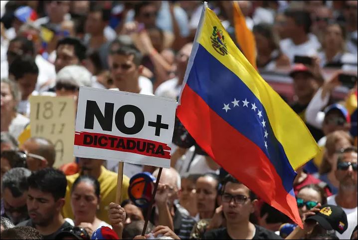 بازخوانی تجربه اعتراض‌های مردم در ونزوئلا؛ از آغاز تا سرکوب و سرنوشت نهایی