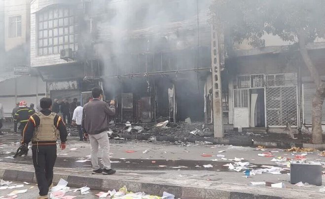 جزئیات اعتراضات مهاباد و ادعای کشته شدن ۵ نفر | نماینده مجلس: چرا تیر جنگی شلیک می‌شود؟