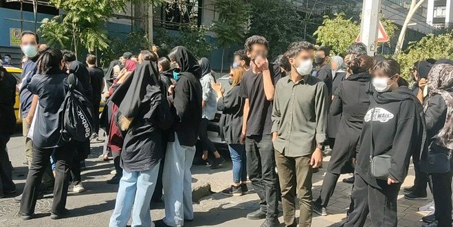 در فروپاشی اجتماعی بسر می‌بریم |  وزن حجاب در حوادث اخیر جزئی است | رفتار دانشجویان منطقی است، چطور باادب اعتراض کنند؟